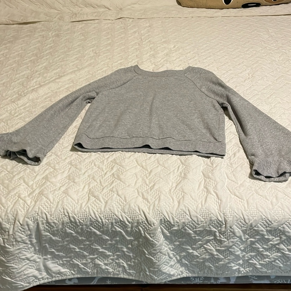Cute sweatshirt with ruffle sleeve